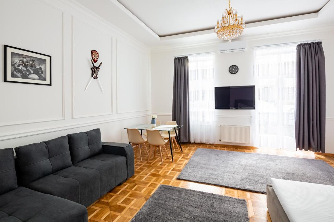 Alfa Apartments Grushevskoho 7 Lviv Bagian luar foto
