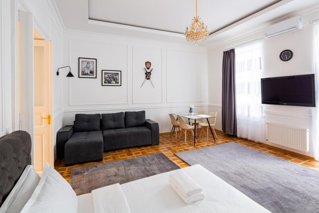 Alfa Apartments Grushevskoho 7 Lviv Bagian luar foto